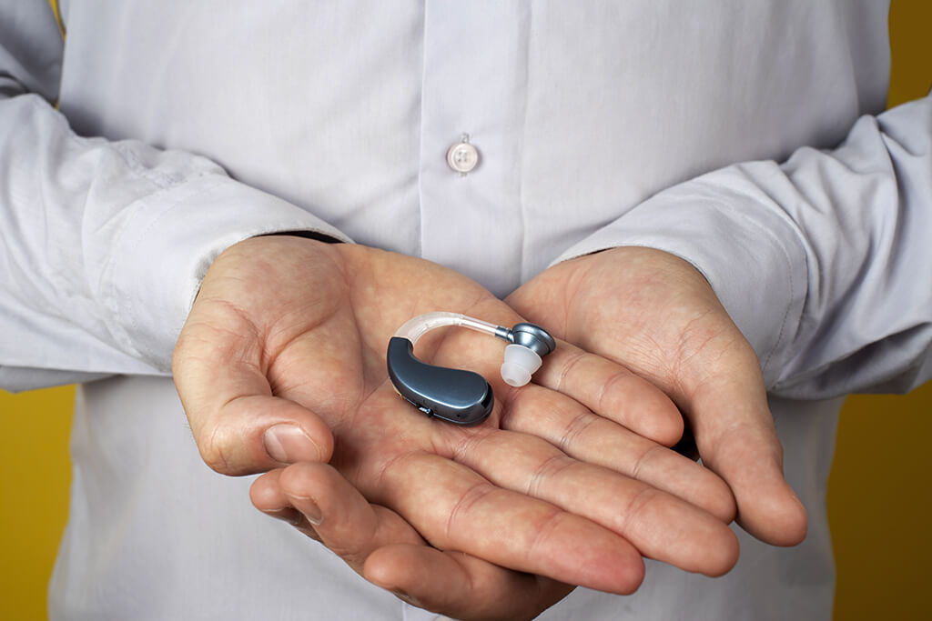 Cómo prolongar la vida útil de tus audífonos usando un deshumedecedor eléctrico